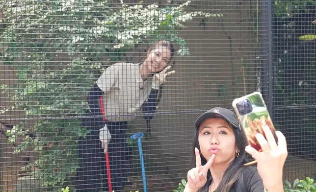 亦有寓工作於娛樂，睇下佢玩得幾開心！