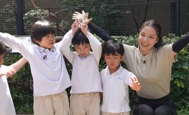 亦有寓工作於娛樂，睇下佢玩得幾開心！