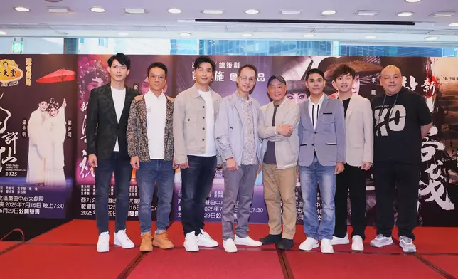 左起：莫華敏、符樹旺、王志良、李龍、廖國森、梁兆明、梁振文及梁煒康將在《新龍門客棧》內連場對打。