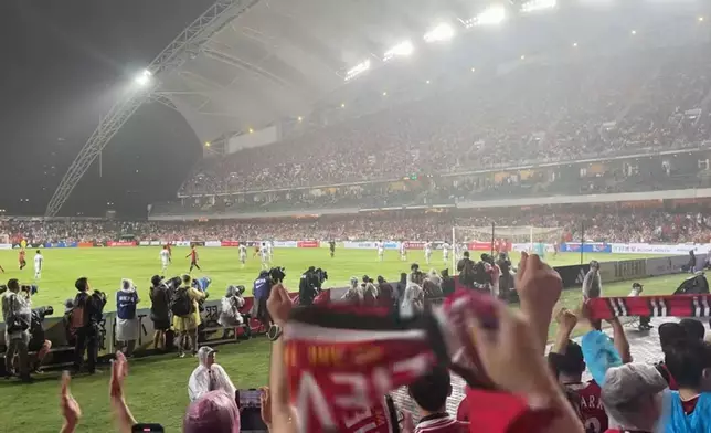 英超球隊曼聯在大球場與港隊進行友誼賽，超過3.3萬球迷冒雨捧場。香港曼聯官方球迷會FB圖片