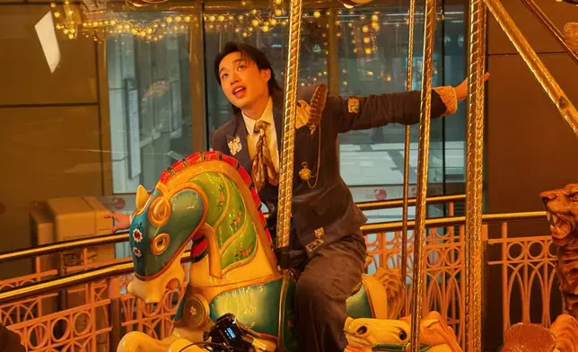 Jer孖小朋友騎迴旋木馬幫社畜尋回初心！