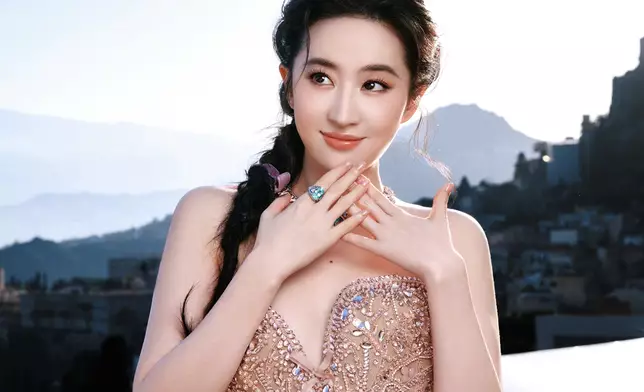 近日在法國展開私人行程