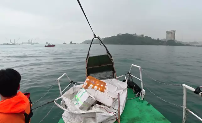 期間遇上大風浪，架船真係好搖，睇節目你哋就明有幾驚險。