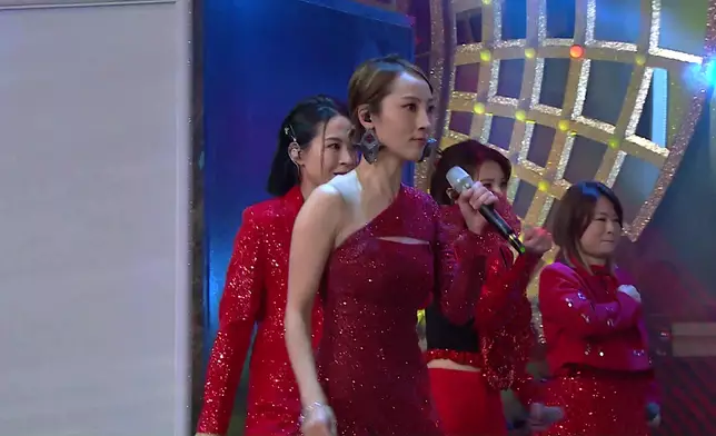 白隊紅隊亦尬舞