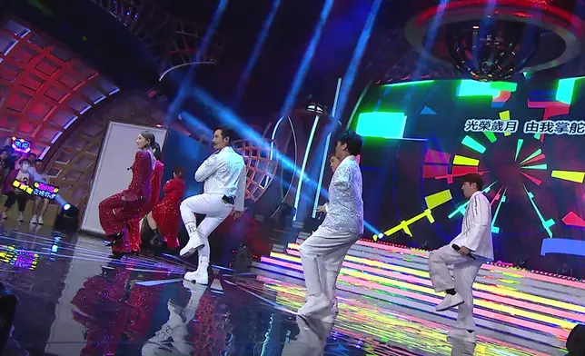 白隊紅隊亦尬舞