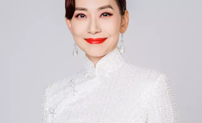 鄺美雲先後出版超過四十張暢銷國粵語專輯，曾獲2018勁歌金曲頒獎典禮唱片銷量大獎，2024至2025年推出歌曲《我們的家》及普通話版《祖國是我家》，以歌曲宣揚愛國精神。