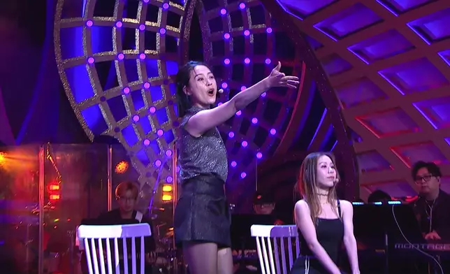 索爆跳性感椅子舞