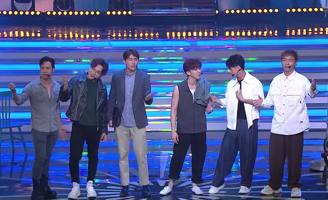 白隊紅隊合演舞台劇