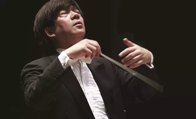 寰宇交響樂團音樂總監麥家樂，指揮家和作曲家，唯一獲得奧地利總統頒發《奧地利共和國金級榮譽勳章》的華人，足跡遍佈世界各地。