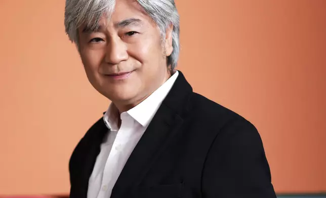 梅廣釗，香港作曲家聯會主席，香港作曲家及作詞家協會理事，2020 年獲香港藝術發展局頒授第14屆香港藝術發展獎「藝術家年獎」（音樂）。