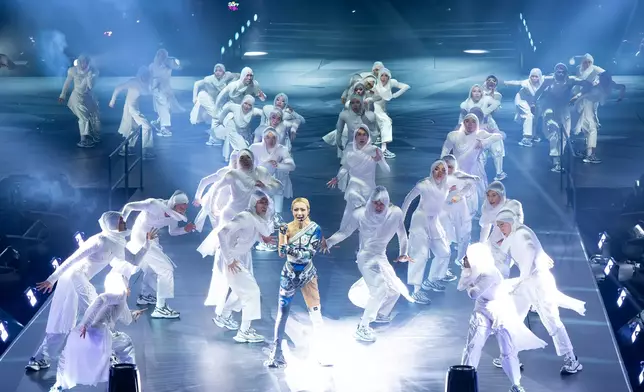 天后鄭秀文（Sammi)昨晚在澳門威尼斯人金光綜藝館，舉行第七場「You &amp; Mi鄭秀文澳門演唱會2025」