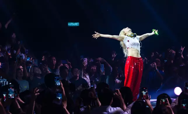 天后鄭秀文（Sammi)昨晚在澳門威尼斯人金光綜藝館，舉行第七場「You &amp; Mi鄭秀文澳門演唱會2025」