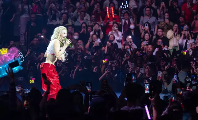 天后鄭秀文（Sammi)昨晚在澳門威尼斯人金光綜藝館，舉行第七場「You &amp; Mi鄭秀文澳門演唱會2025」