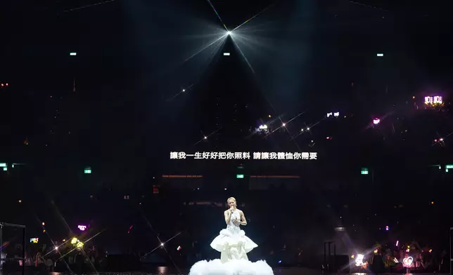 Sammi第五場澳門演唱會，在這溫馨氣氛下順利完成。