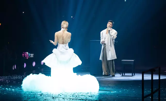 Sammi第五場澳門演唱會，在這溫馨氣氛下順利完成。