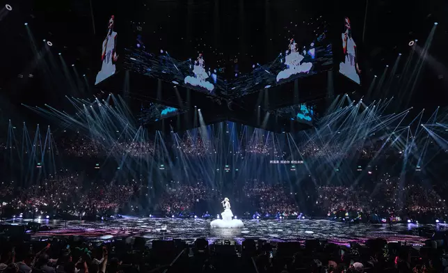 Sammi第五場澳門演唱會，在這溫馨氣氛下順利完成。