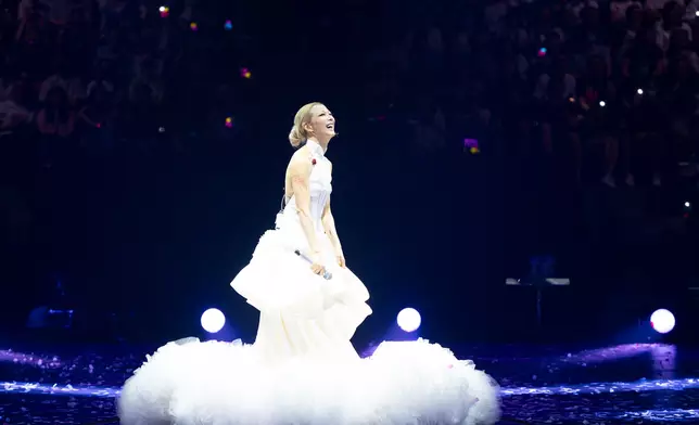 Sammi第五場澳門演唱會，在這溫馨氣氛下順利完成。