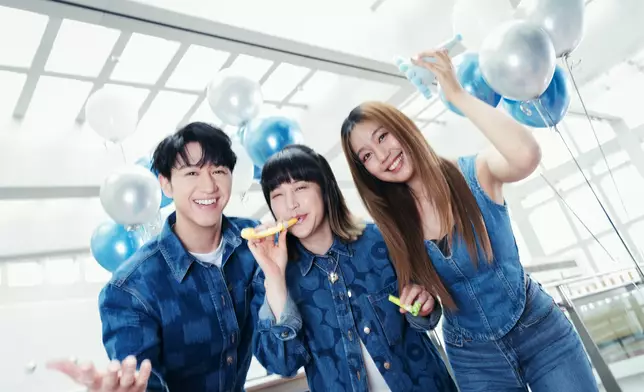 專誠邀請「網友最喜愛男歌手」馮允謙、「大人細路最喜愛DJ」黃正宜，以及「大專生最喜愛音樂女神」黃淑蔓拍攝宣傳照