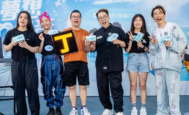 出場即向在場粉絲派心