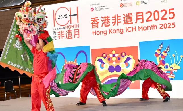 節目簡介會的舞麒麟表演。 政府新聞處圖片