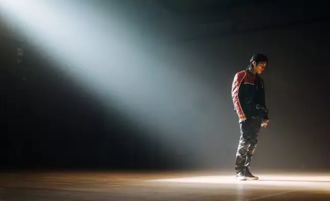 數星期後，YT 收到很多DM，得悉他們成功打入決賽，YT 有感而發，寫了《上場》這首歌。