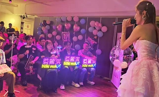 她的粉絲團《飛行淇》為她舉行首個生日會 X 迷你慈善音樂會。