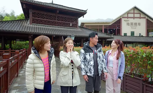 四位「養生大使」走訪恩施大峽谷