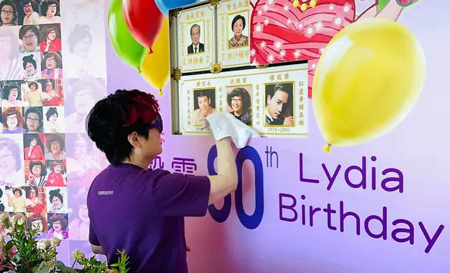 肥姐生前好友陳淑芬（陳太）偕同兒子陳家豪及肥姐的生前好友，一同前往到寶福山致祭故友。