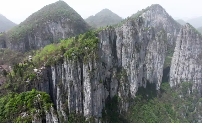 四位「養生大使」走訪恩施大峽谷