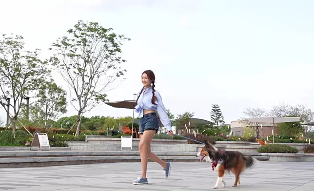 戴祖儀真係弗到漏油，笑容又夠甜美。