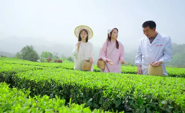 Yoyo、林凱恩化身恩施族採茶姑娘