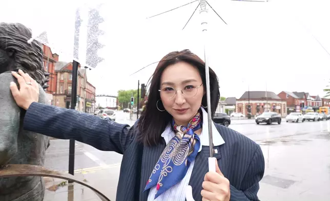 高海寧、周嘉洛、黃庭鋒一身Beatles造型遊利物浦市