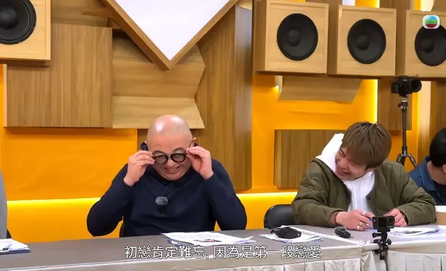 阿Bob在整過個程中的「忍笑」／「爆笑」表情包亦相當精彩