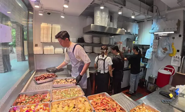 每個餸嘅份量同價錢都唔同架