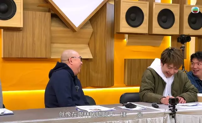 阿Bob在整過個程中的「忍笑」／「爆笑」表情包亦相當精彩