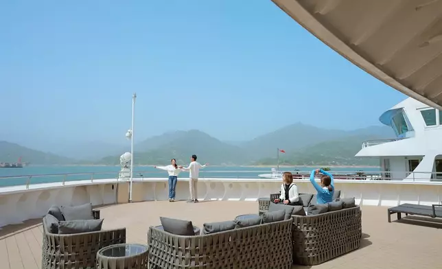 游輪游覽長江三峽美景