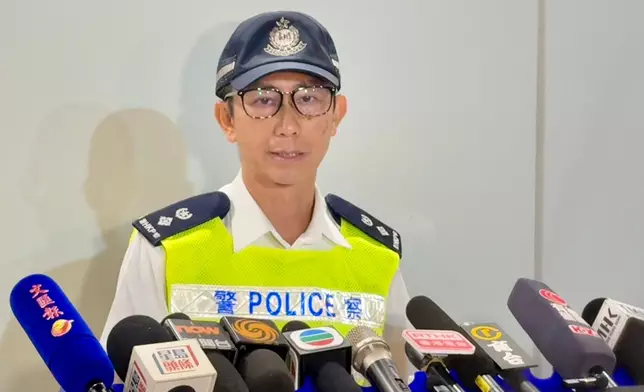 新界北交通總部高級警司黃耀森簡報案情。