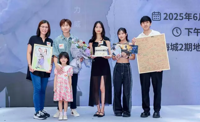 粉絲送上生日驚喜大為感動 。