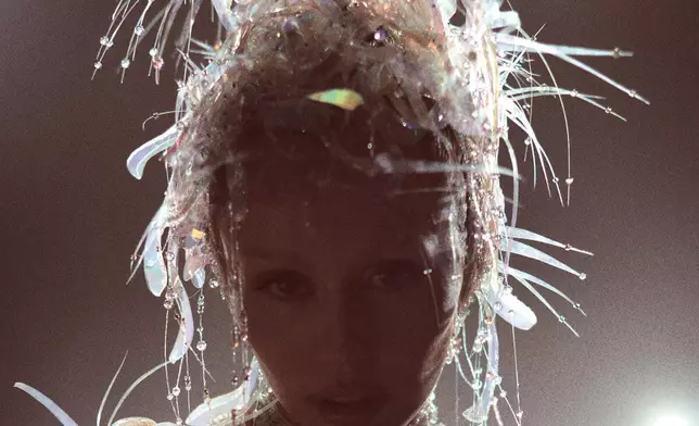 Miley Cyrus推出第九張個人大碟《Something Beautiful》。