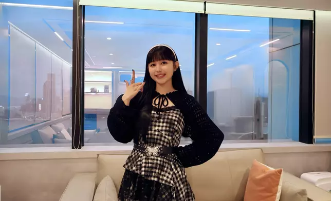 MV演戲初體驗：酒精噴霧驅散「戀愛腦」？（本網記者攝）