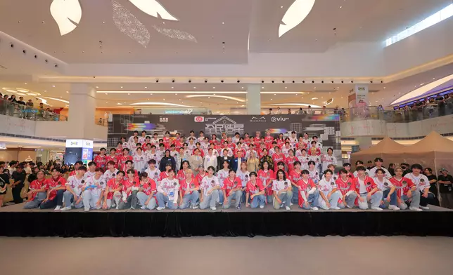 參賽者+節目班底+香港電視娛樂有限公司總經理鍾廣德先生與贊助商大合照