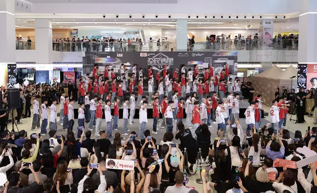 參賽者又齊齊以勁歌熱舞演繹全新編排的節目主題曲《前傳》。