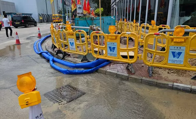 水務署正進行鹹水供水管維修工程，預計上午9時前，恢復相關沖廁水供應。FB圖片