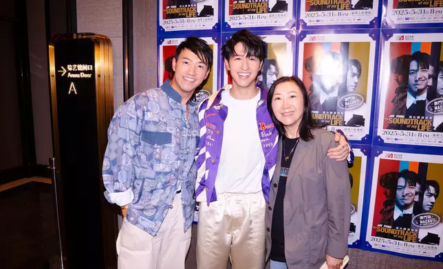 Jay獲媽媽、孖生細佬Tim捧場。