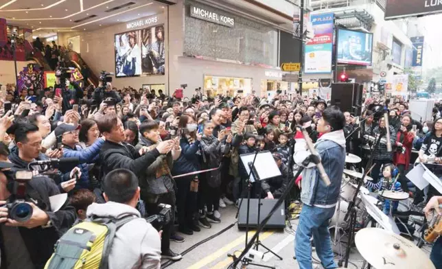 千人迫爆銅鑼灣。