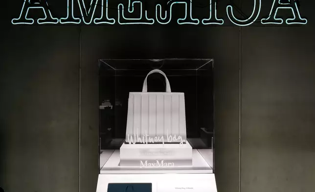 Max Mara Whitney Bag喜迎10週年。