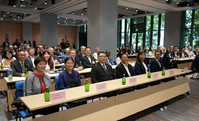 參訪團到訪香港科學園深圳分園。巴士的報記者攝