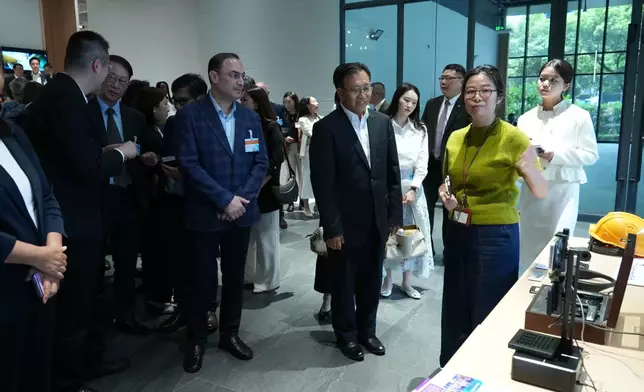 參訪團到訪香港科學園深圳分園。巴士的報記者攝