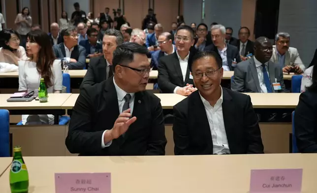 參訪團到訪香港科學園深圳分園。巴士的報記者攝