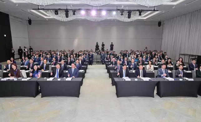 大約150名來自內地不同省市及澳門特區政府的代表，以及23所內地頂尖大學和香港5所世界百強大學的代表出席。陳國基FB圖片